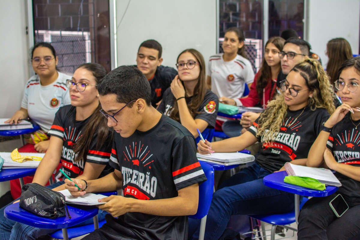 Mais de 40 alunos do CMCB obtêm notas 800+ na redação do ENEM - Colégio  Militar do Corpo de Bombeiros