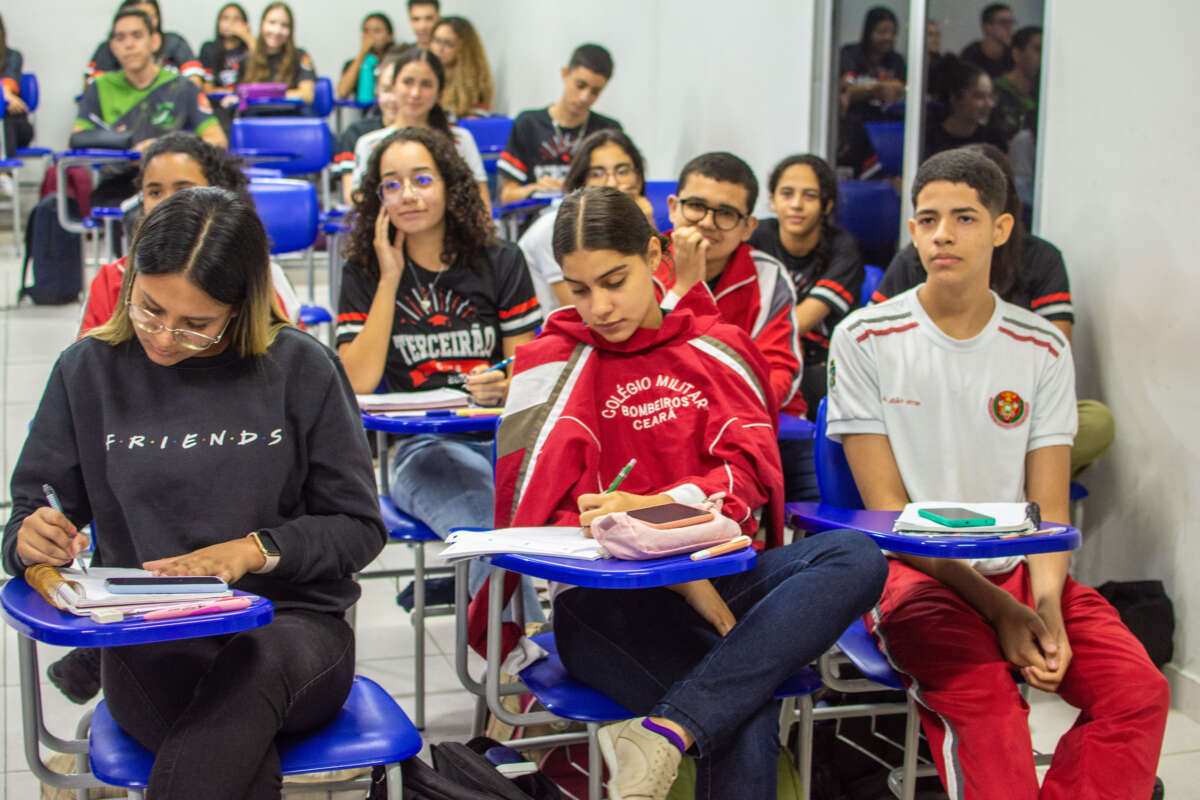 Mais de 40 alunos do CMCB obtêm notas 800+ na redação do ENEM - Colégio  Militar do Corpo de Bombeiros