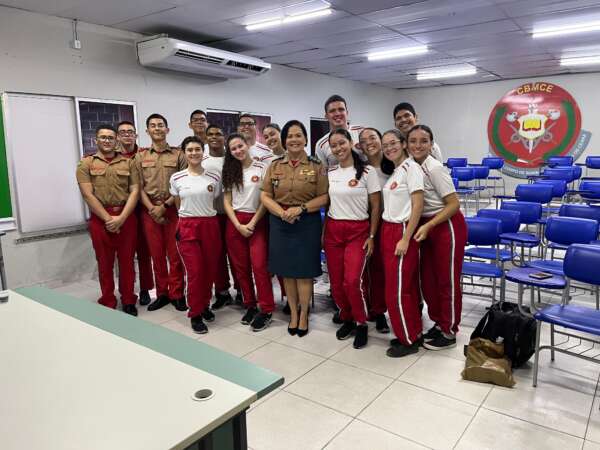 Colégio dos Bombeiros recebe palestra sobre violência no ambiente escolar