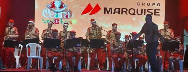 Banda de Música do Colégio dos Bombeiros encanta em concerto na Praça Portugal