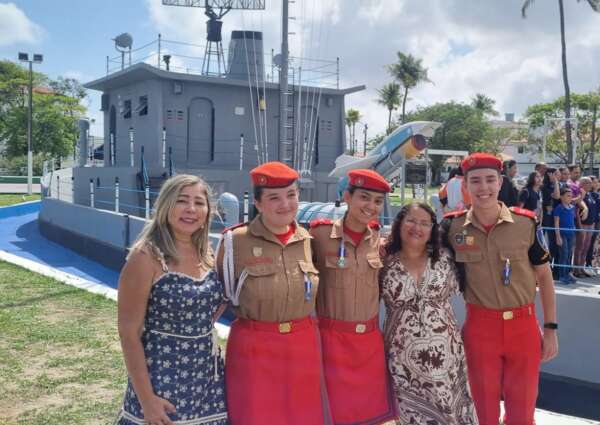 Alunos do Colégio dos Bombeiros ganham medalhas em concurso de redação da Marinha do Brasil