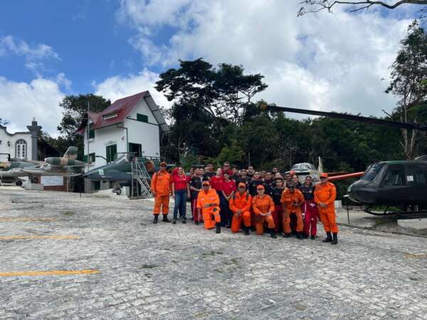 Alunos do Colégio dos Bombeiros visitam Museu da EPCAR em Guaramiranga