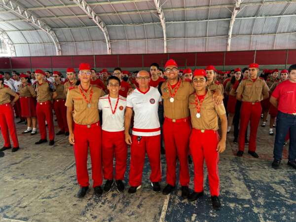 Alunos do Colégio dos Bombeiros conquistam vice-campeonato no vôlei de praia na Liga Nescau