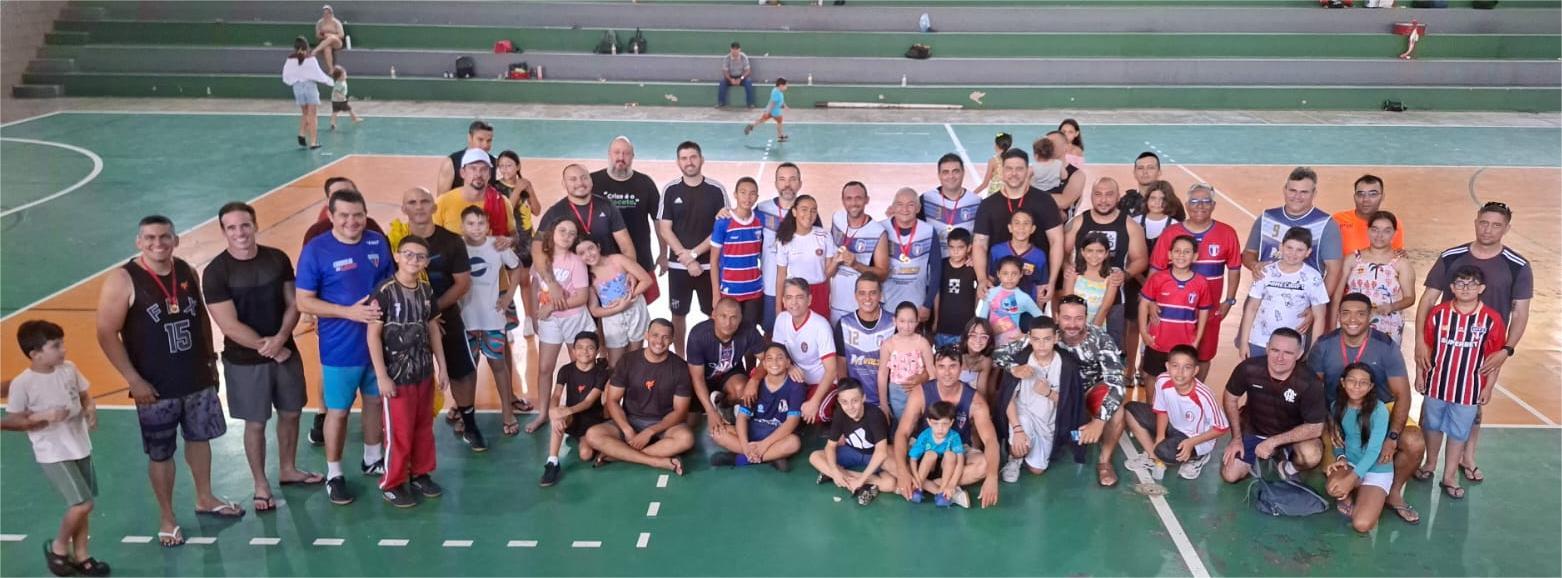 Colégio dos Bombeiros realiza ‘Pais jogam e filhos torcem’