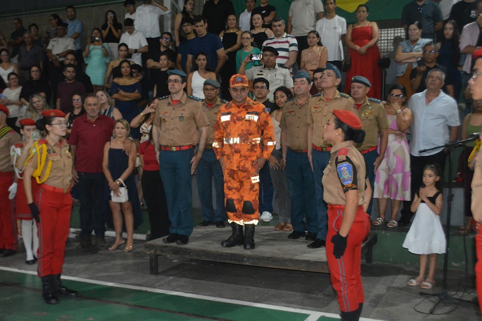 Novo Comando Assume o Pelotão Especial em Solenidade Cívica