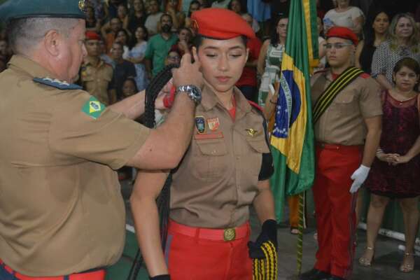 Novo Comando Assume o Pelotão Especial em Solenidade Cívica