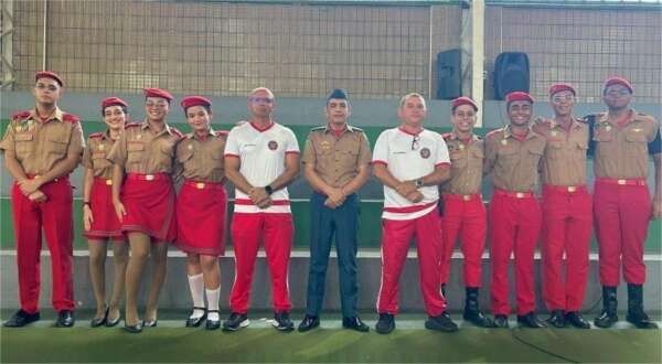 Colégio dos Bombeiros homenageia alunos com méritos esportivo