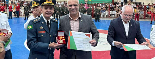 28 anos do CMCB: Solenidade de aniversário do colégio do CBMCE marca a entrada de novos alunos e entrega de honrarias